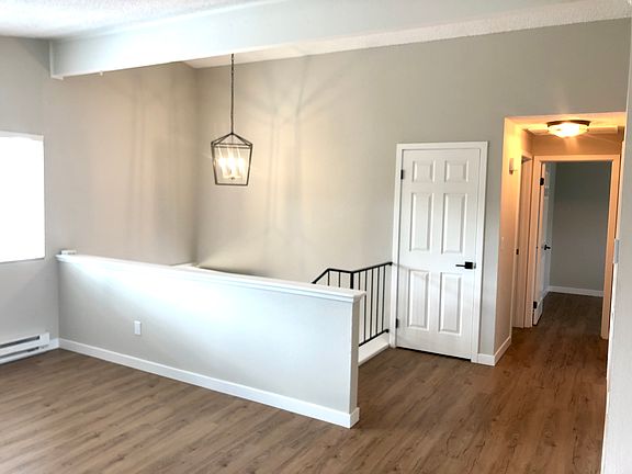 Upstairs front entry
