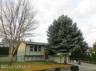 904 W 5th Ave, Selah, WA