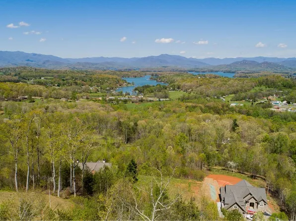 1716 Campbell Ter, Young Harris, GA 30582