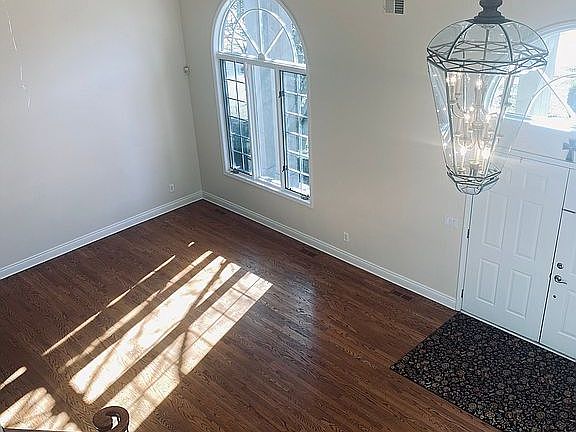 4th image of 5026 Village Commons Dr
