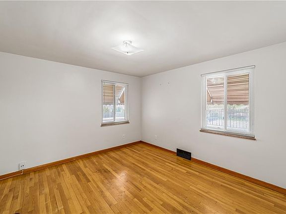 5th image of 2207 Oak Park Ave