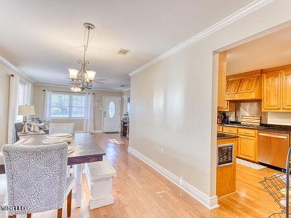 4th image of 2323 Middlecoff Dr