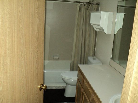 5th image of 8425 46th Dr NE
