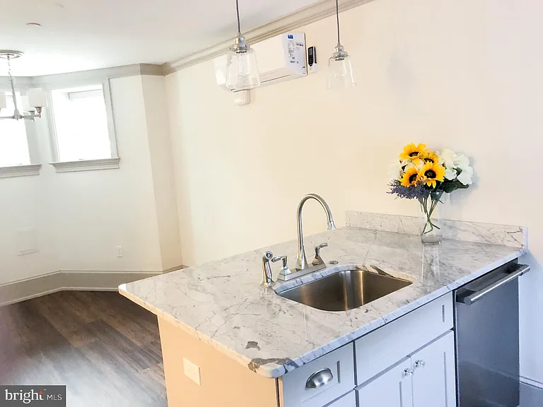 1302 E Capitol St NE #B — Photo 5