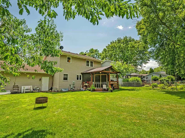 5626 Rustic Woods Dr, Madison, WI 53716