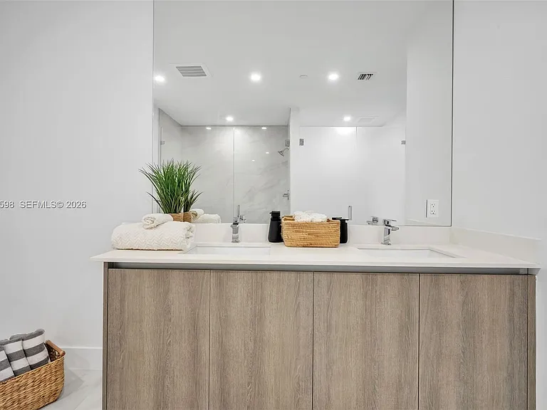 17550 Collins Ave #1003 — Photo 17