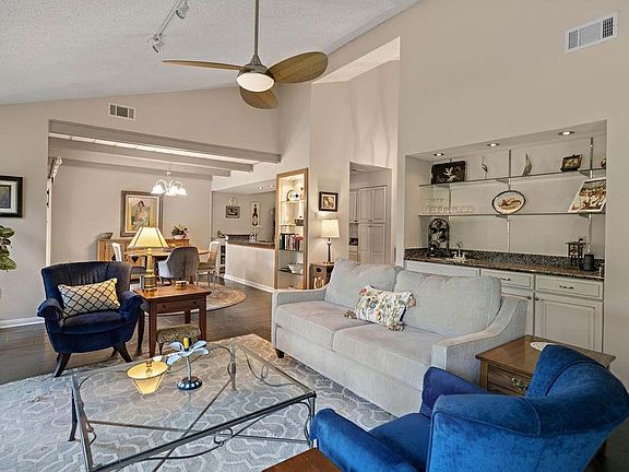 5th image of 640 N Beau Chene Dr APT 5