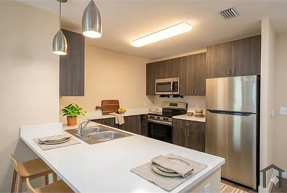 203 N University Dr — Photo 5
