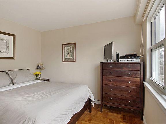 5th image of 101 W 12th St APT 15O