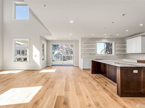 5th image of 12113 12th Ave NW