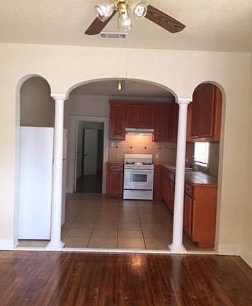 3rd image of 1018 Mazant St