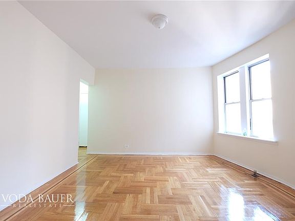 5th image of 261 Seaman Ave APT 2E