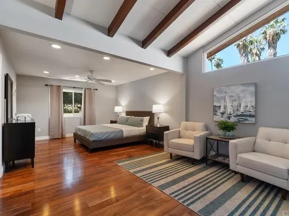 19751 Victory Blvd, Woodland Hills, CA 91367