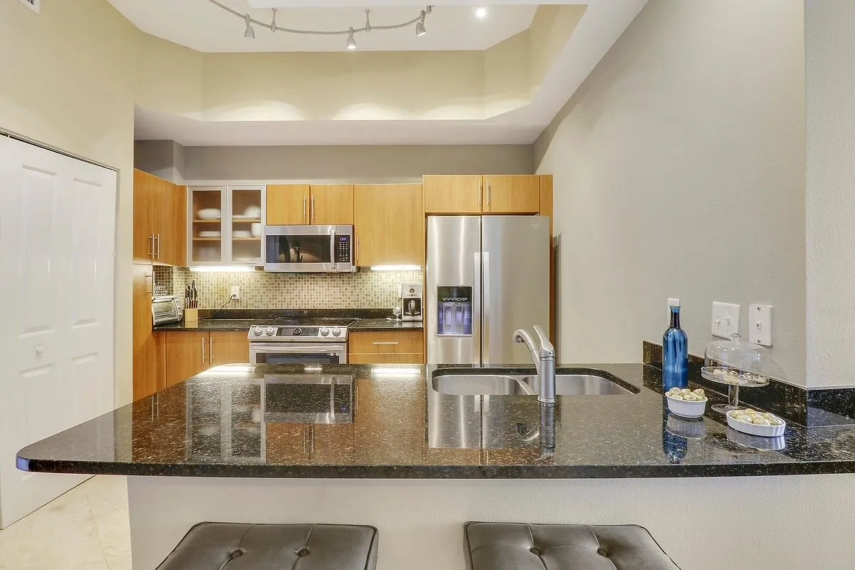 2 bed, 2.0 bath, 1114 sqft, $3,200 — Photo 2