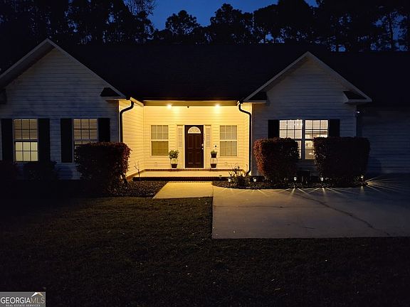 4th image of 323 Meadowlark Cir