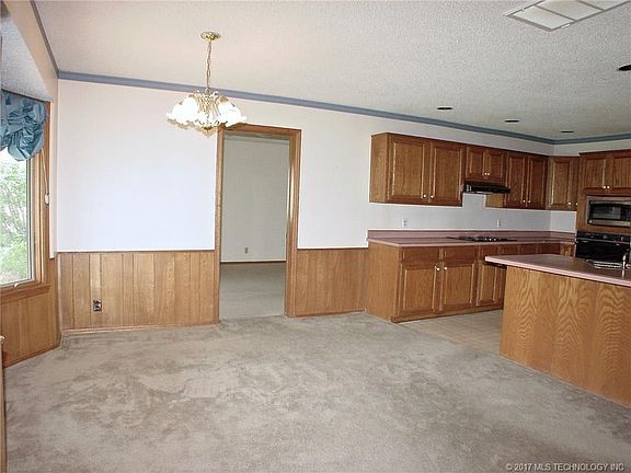 4th image of 7402 S Oak Pl