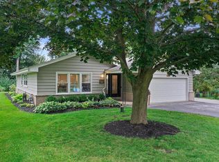 4318 S Mary Ross Dr, New Berlin, WI 53151