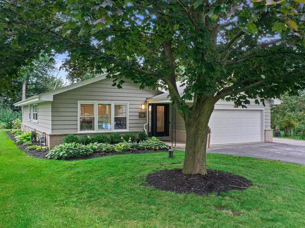 4318 South Mary-Ross DRIVE, New Berlin, WI 53151