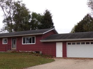 421 E Green Meadow Dr, Wautoma, WI 54982