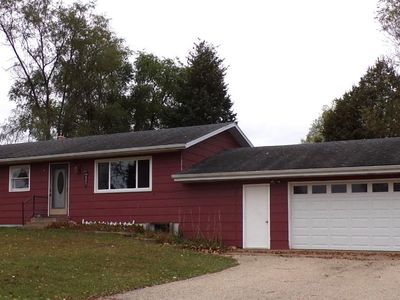 421 E Green Meadow Dr, Wautoma, WI, 54982