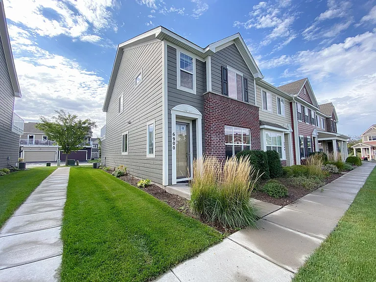 6900 Crosby Ct — Photo 2