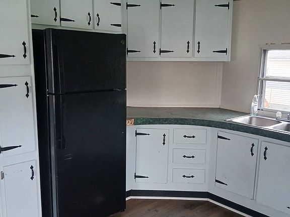 2nd image of 19 Valley Dr