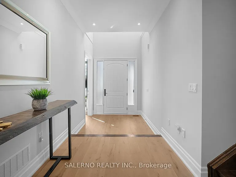 11 Compton Cres — Photo 6