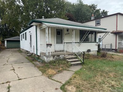 23541 Elmira St, Saint Clair Shores, MI, 48082
