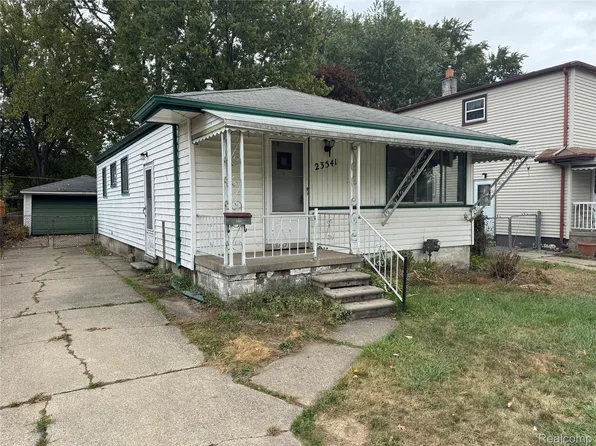 23541 Elmira St, Saint Clair Shores, MI 48082