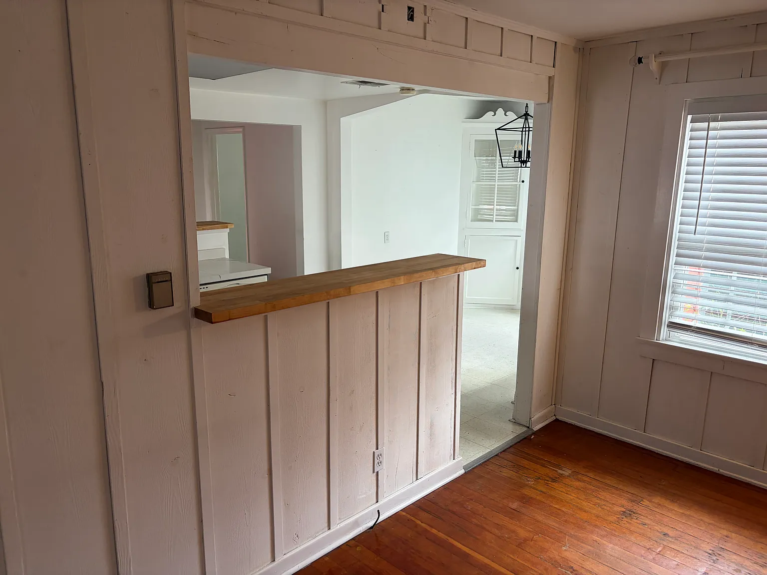 2 bed, 913 sqft, $3,600 — Photo 2