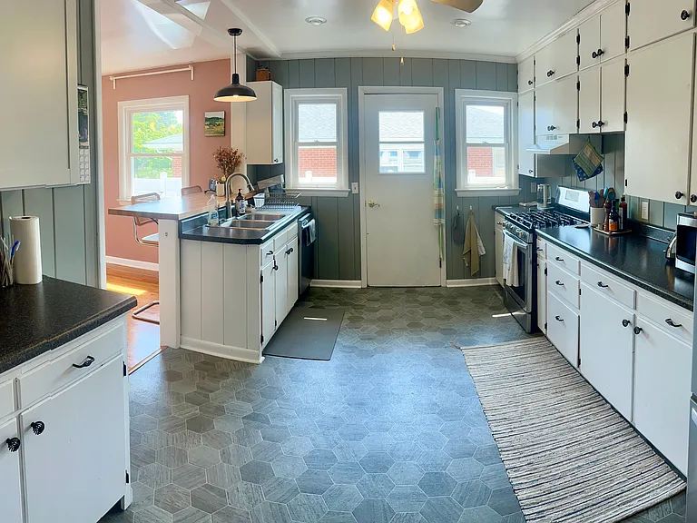 373 Franklin St — Photo 6