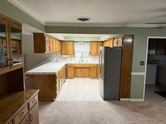 3 bed, 1900 sqft, $2,500 — Photo 4