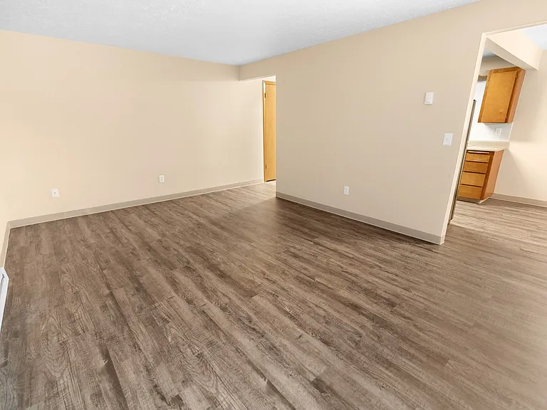 Lyons Court Apartments — Photo 5