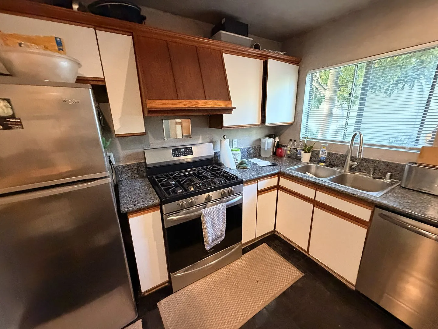 Resort-Style Private Rooms in Guarded Tara Hill Complex | Prime Culver City Location — Photo 4