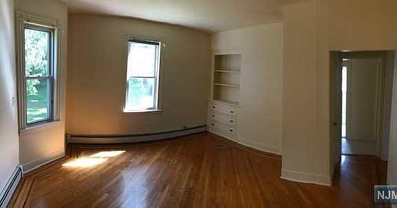 4th image of 275 Washington Ave #1