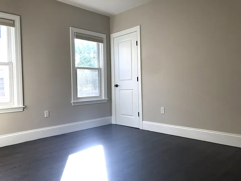 65 Foster St — Photo 8