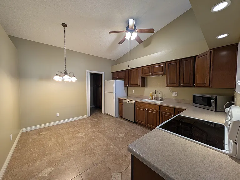 727 S Hartford St #203 — Photo 7