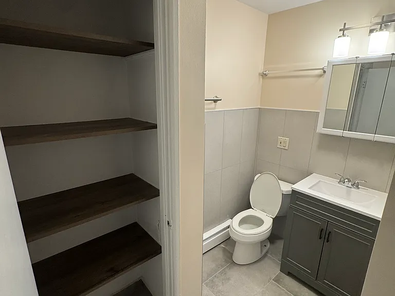 7018 W Archer Ave #2R — Photo 2