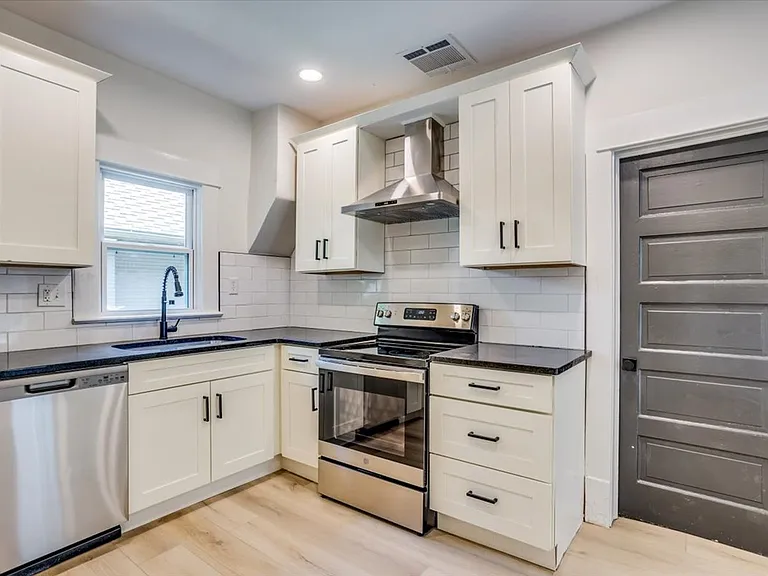 1227 N Lewellen Ave — Photo 16