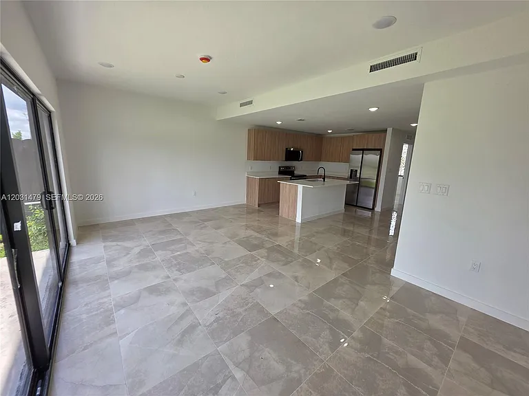 1305 NW 4th Ter #1305 — Photo 10