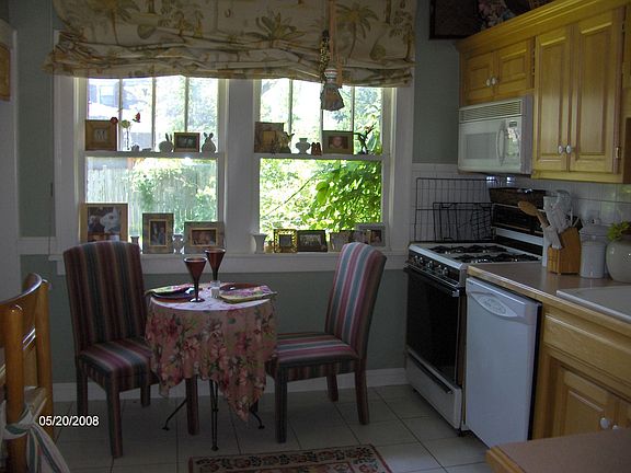 Eat-in Kitchen