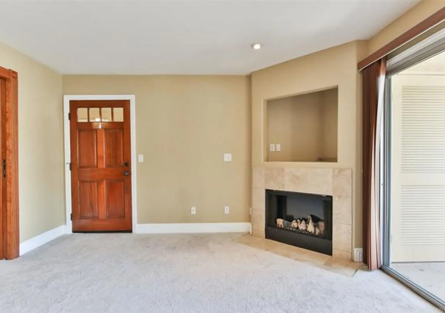 Charming La Jolla Condo with In-Unit Laundry & Parking — Photo 3