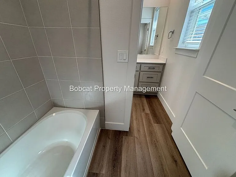 1287 Grove St — Photo 36