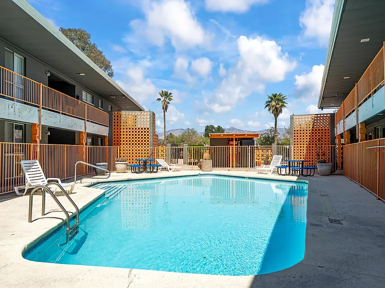 CATALINA VISTA APARTMENTS — Photo 14
