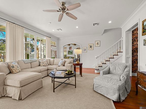 4th image of 1543 Applewood Rd