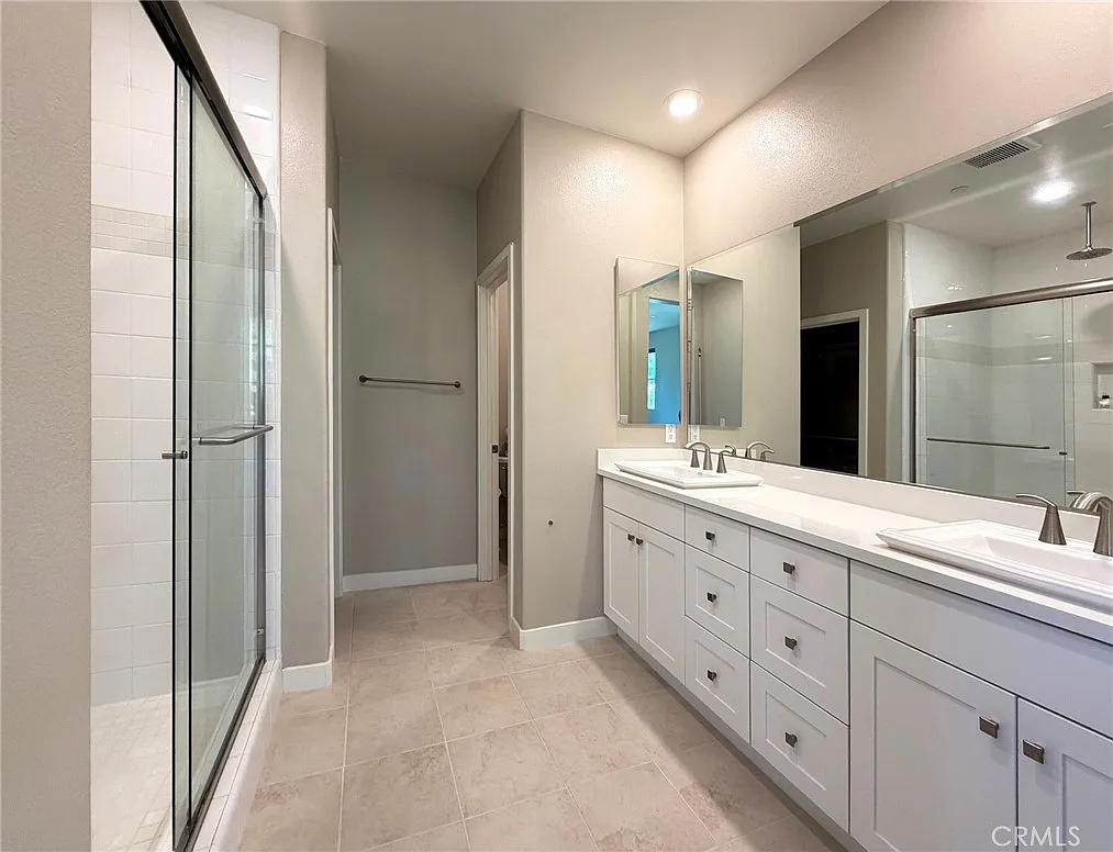 3 bed, 3.5 bath, 2137 sqft, $3,900 — Photo 3