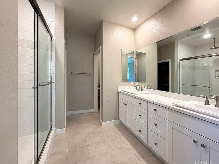 22 Noble St — Photo 3