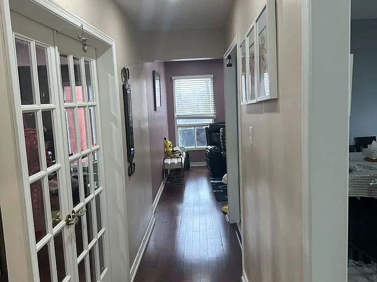7200 Harding Cres — Photo 15