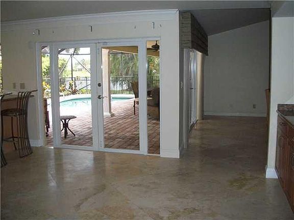 4th image of 2037 Woodlake Circle