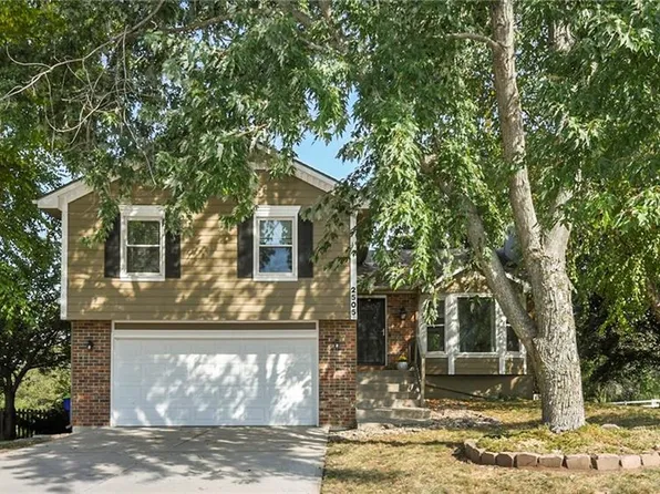 2505 NE Dale Hunter Trl, Lees Summit, MO 64086